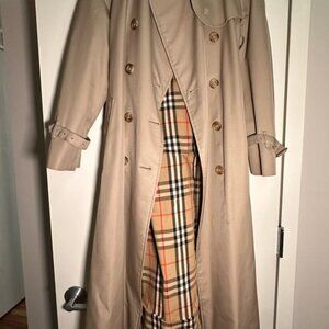 Burberry Tan Trench Coat with Iconic Check Lining